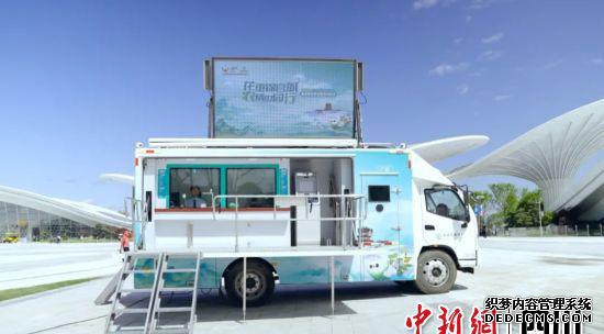 农行在世园会会场前设置的流动金融服务车。四川农行 供图